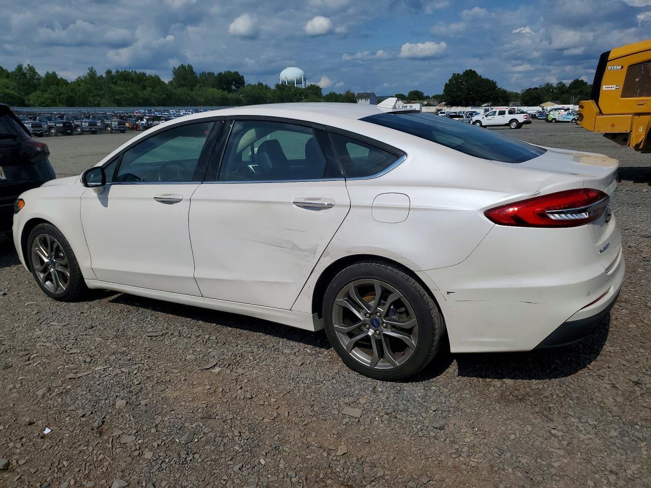 2020 Ford Fusion - Фото 2