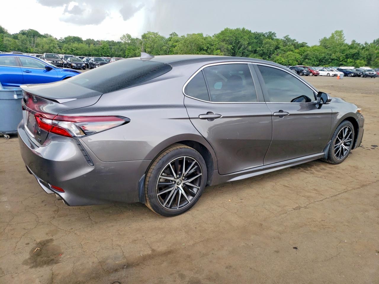 2021 Toyota Camry Se - Image 3
