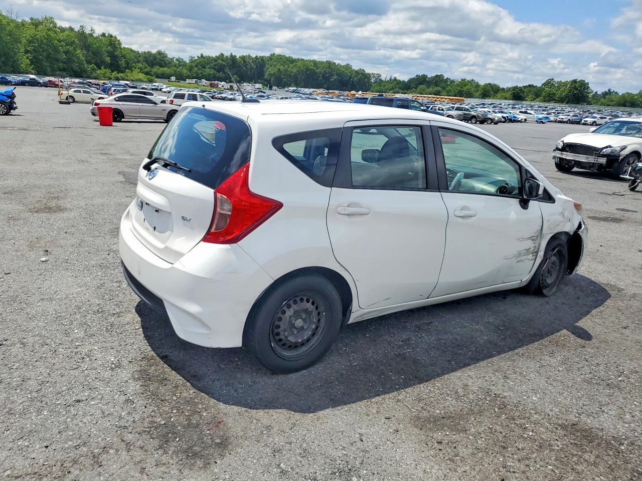 2017 Nissan Versa Note Sv - Image 3