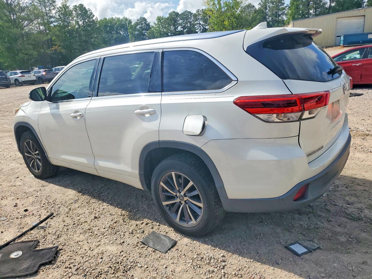2017 Toyota Highlander Xle - Image 2