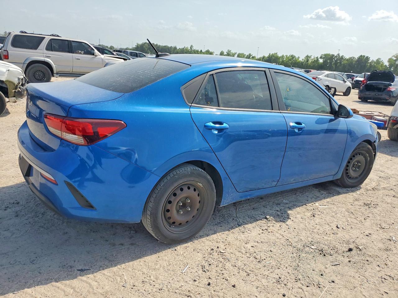 2022 Kia Rio S - Фото 3