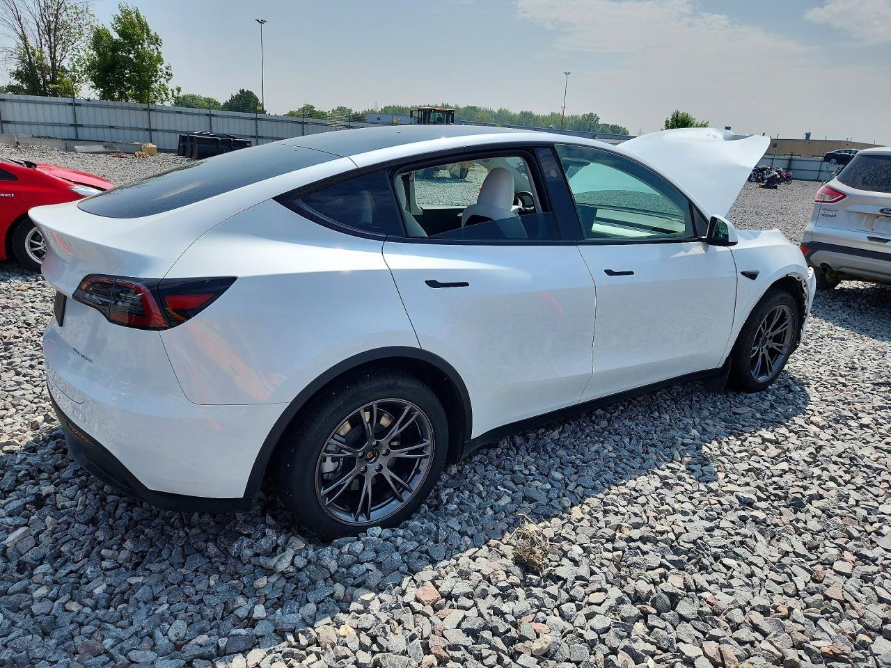 2024 Tesla Model Y - Фото 3