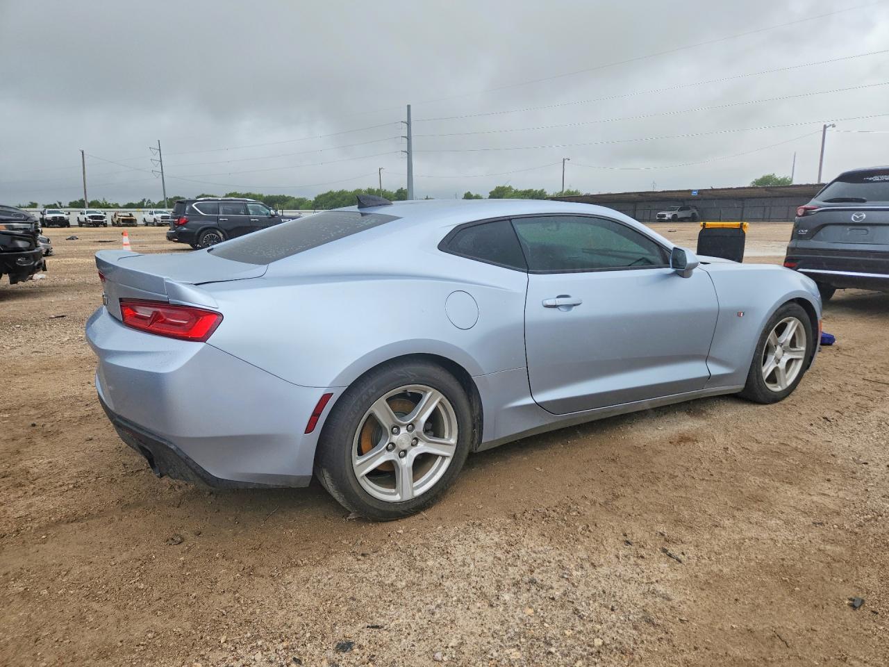 2017 Chevrolet Camaro - Фото 3