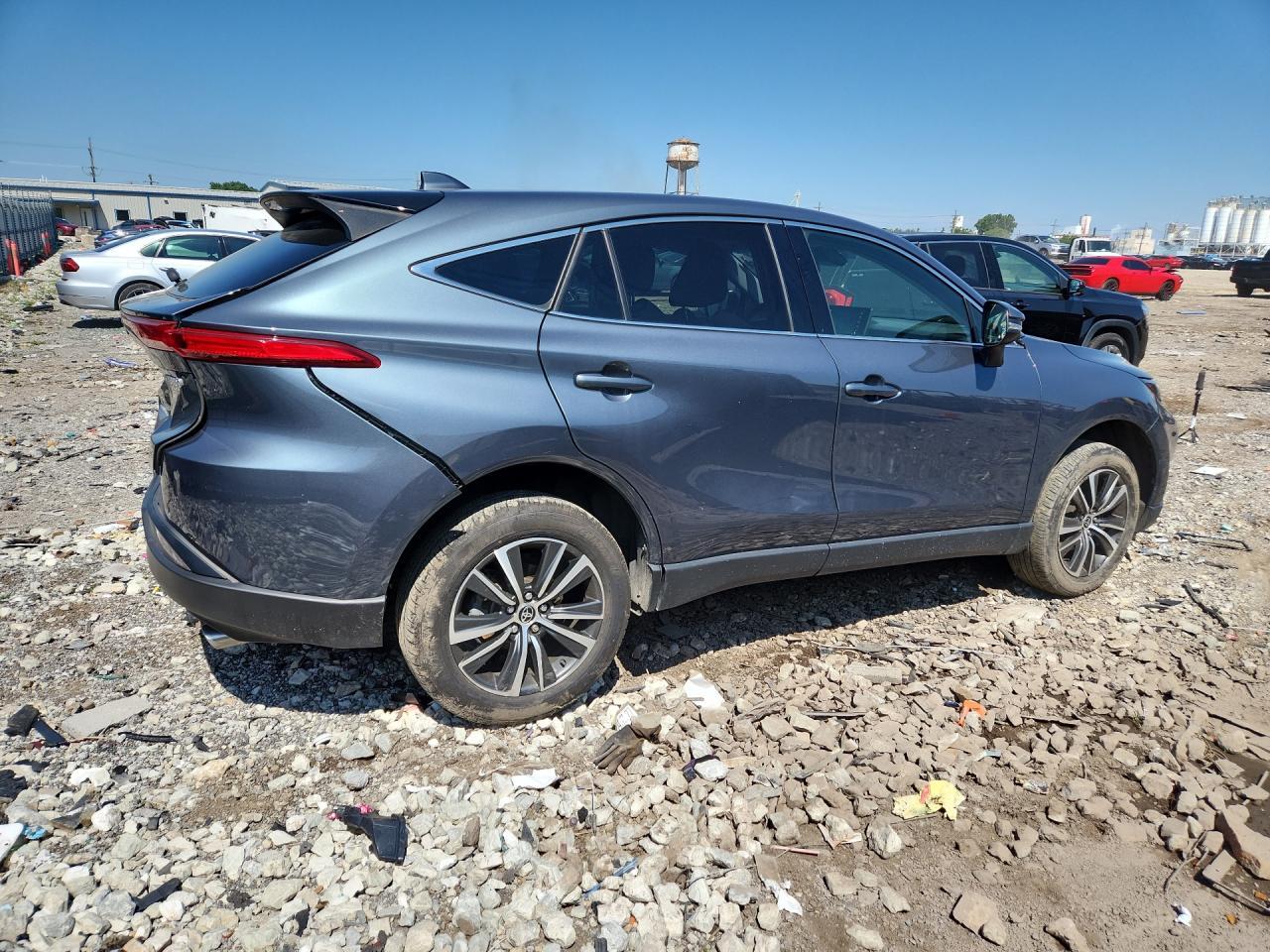 2022 Toyota Venza Le - Image 3