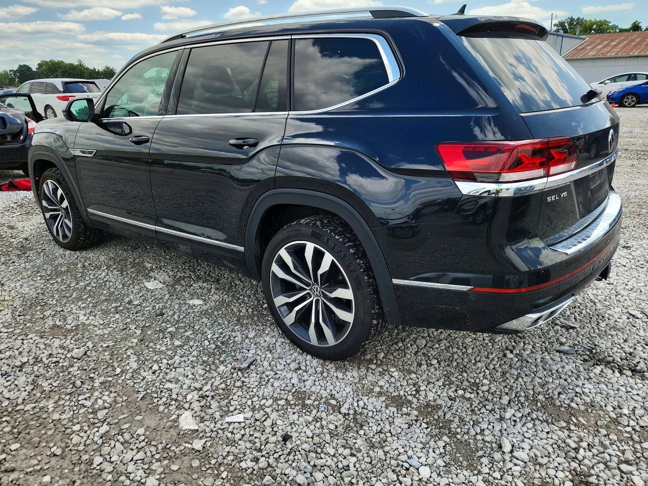 2023 Volkswagen Atlas Sel Premium R-Line - Image 2
