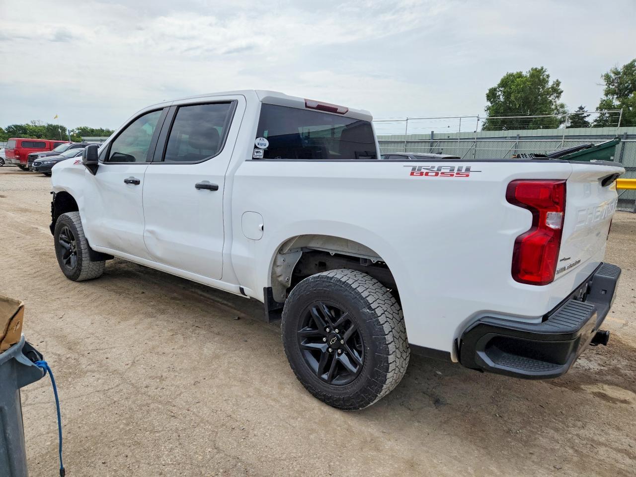 2020 Chevrolet Silverado K1500 Lt Trail Boss - Image 2