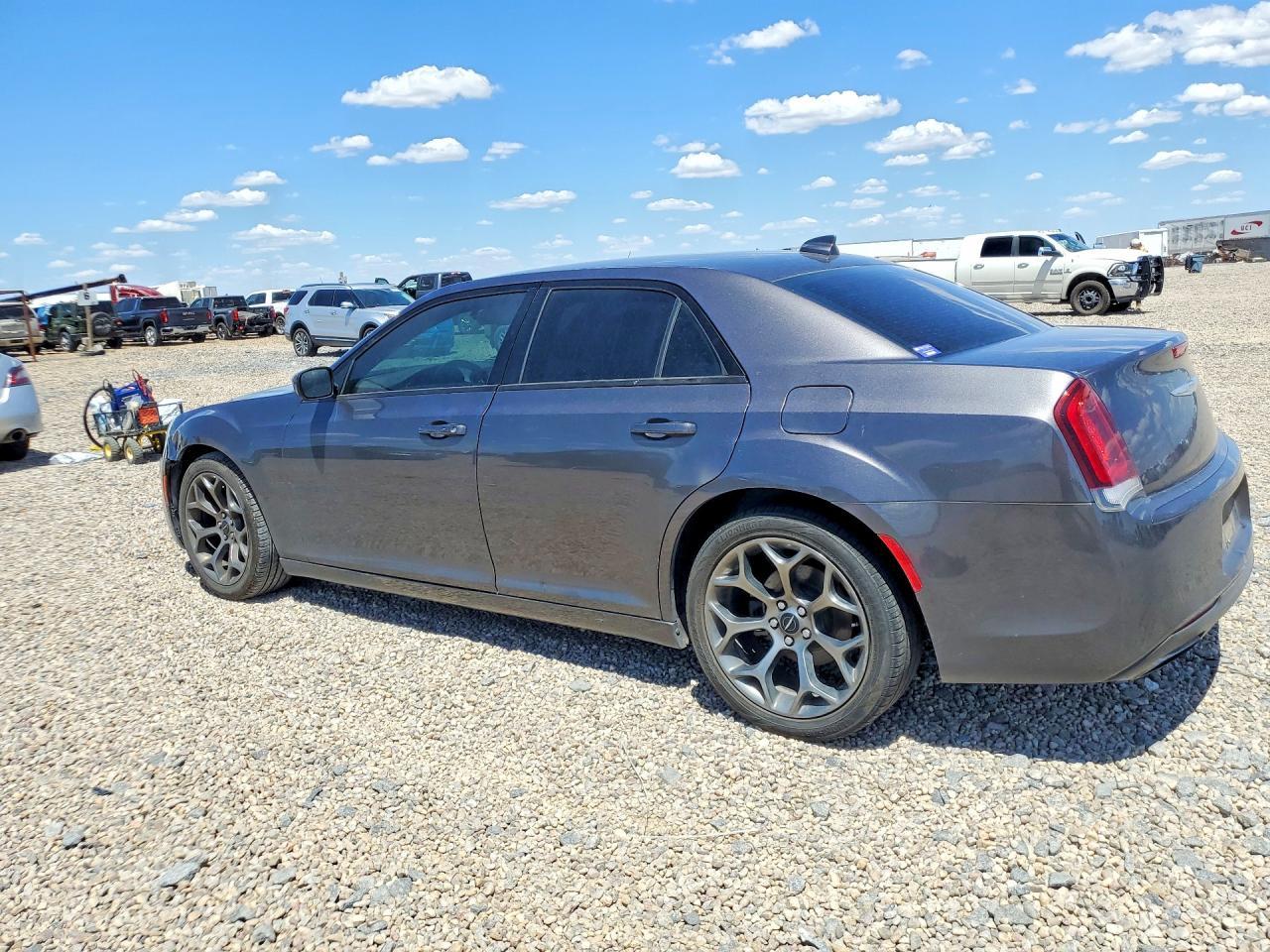 2018 Chrysler 300 S - Фото 2