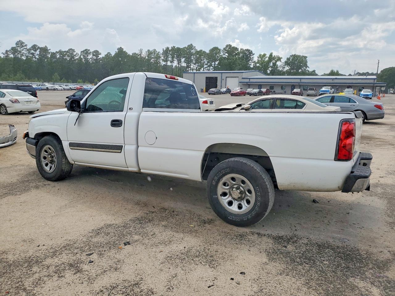 2006 Chevrolet Silverado C1500 - Image 2