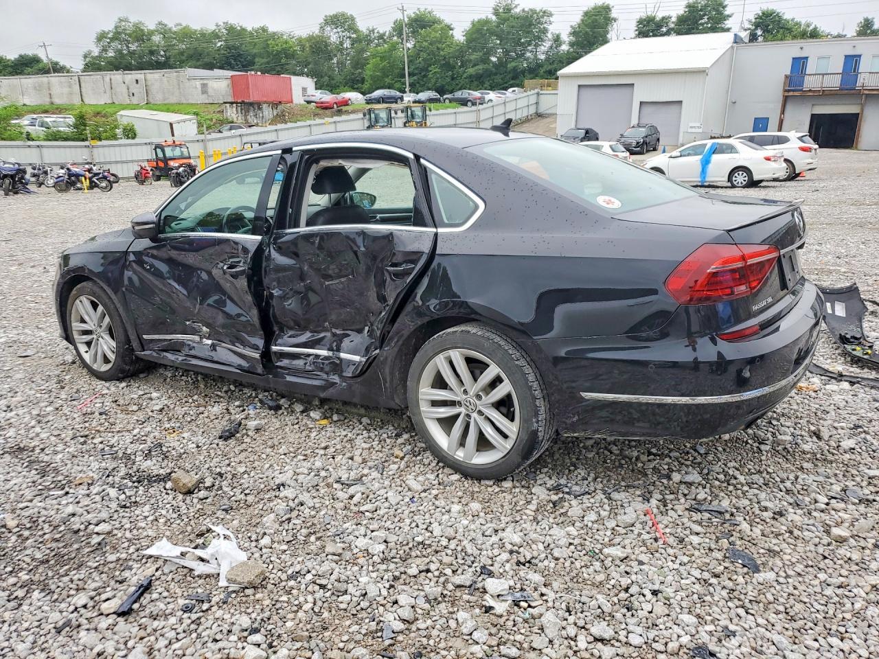 2018 Volkswagen Passat Sel Premium - Image 2
