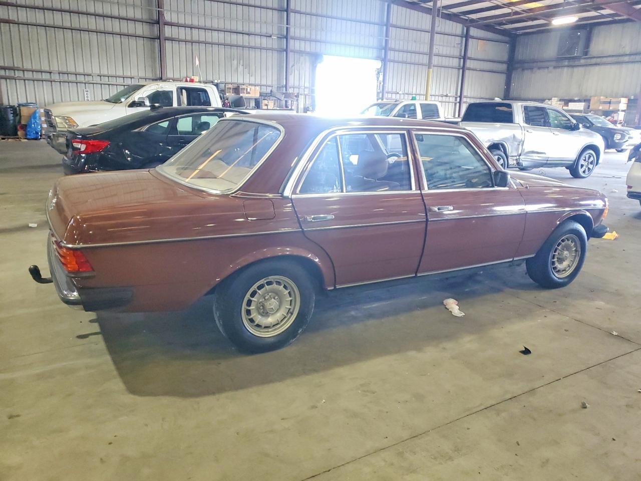 1984 Mercedes 240D - Фото 3