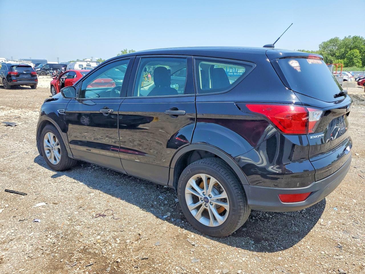 2019 Ford Escape S - Фото 2