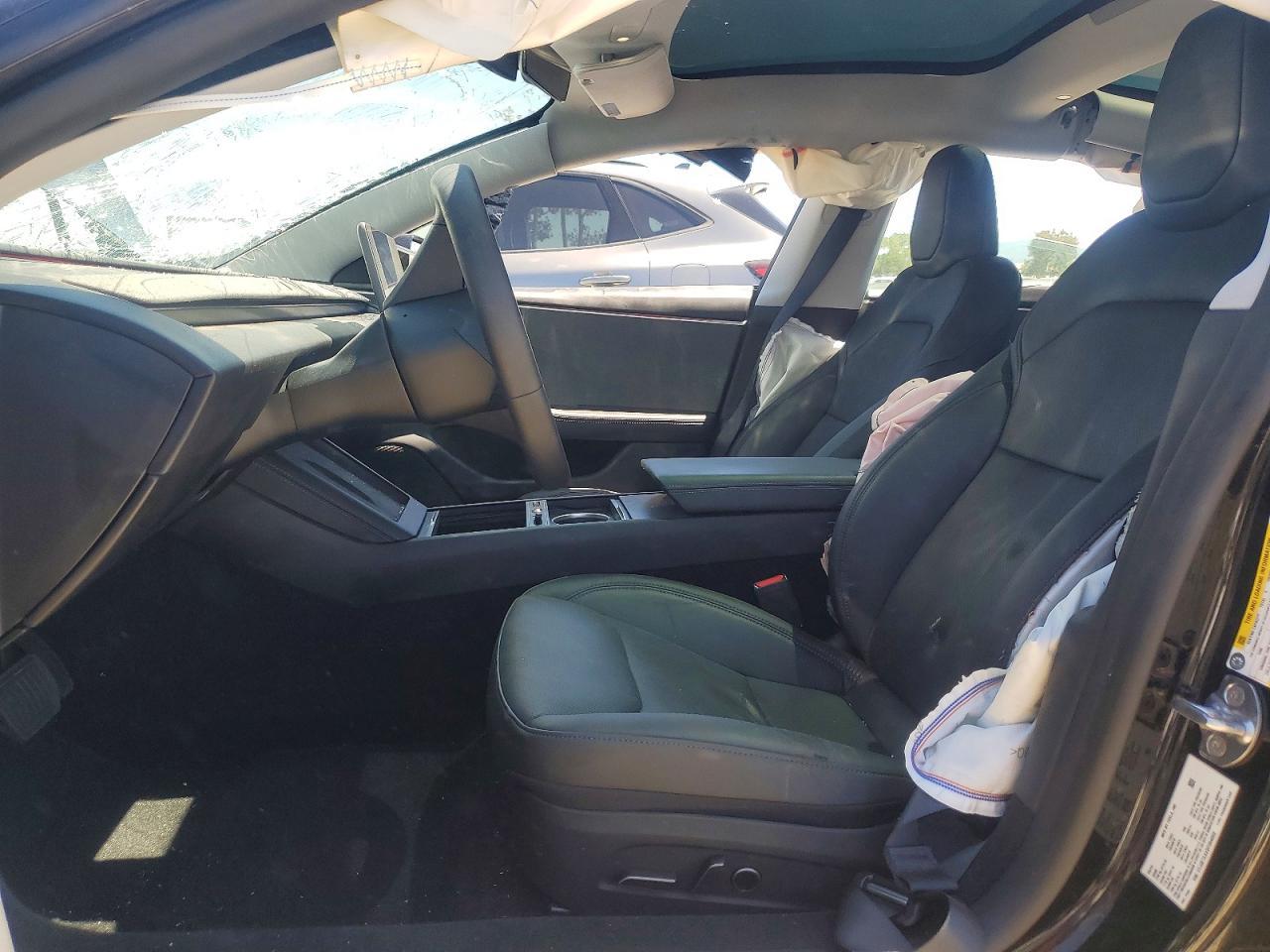 2025 Tesla Model 3 - Фото 7