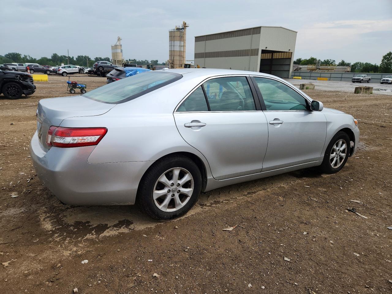 2011 Toyota Camry Le - Image 3