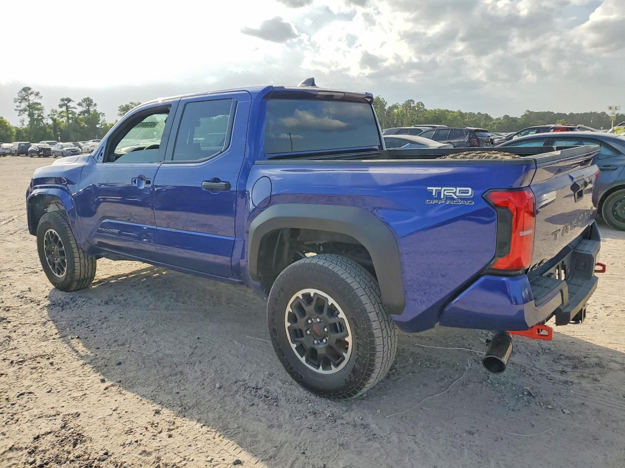 2025 Toyota Tacoma - Фото 2