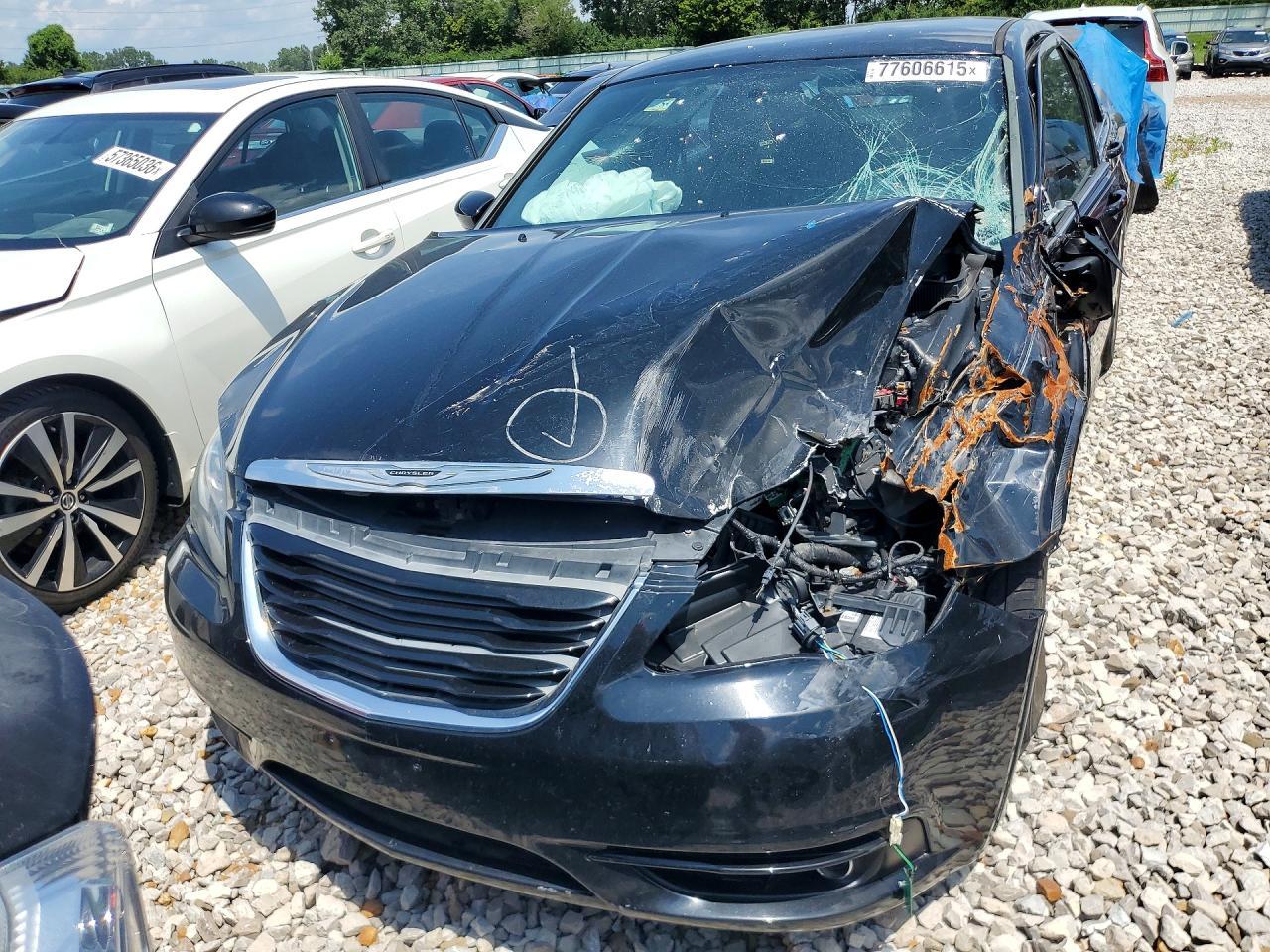 2014 Chrysler 200 Touring - Image 5