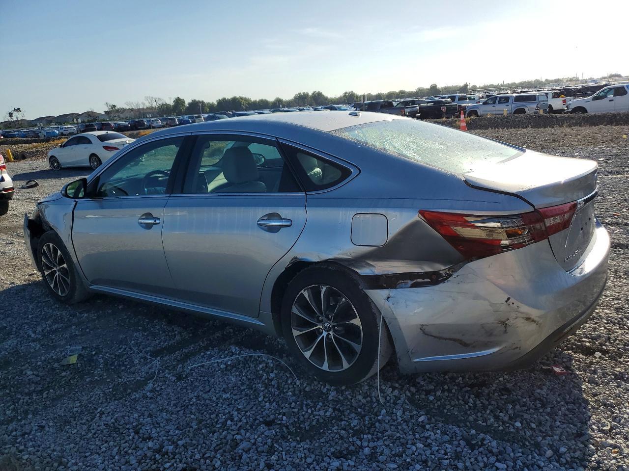 2018 Toyota Avalon Xle Premium - Image 2