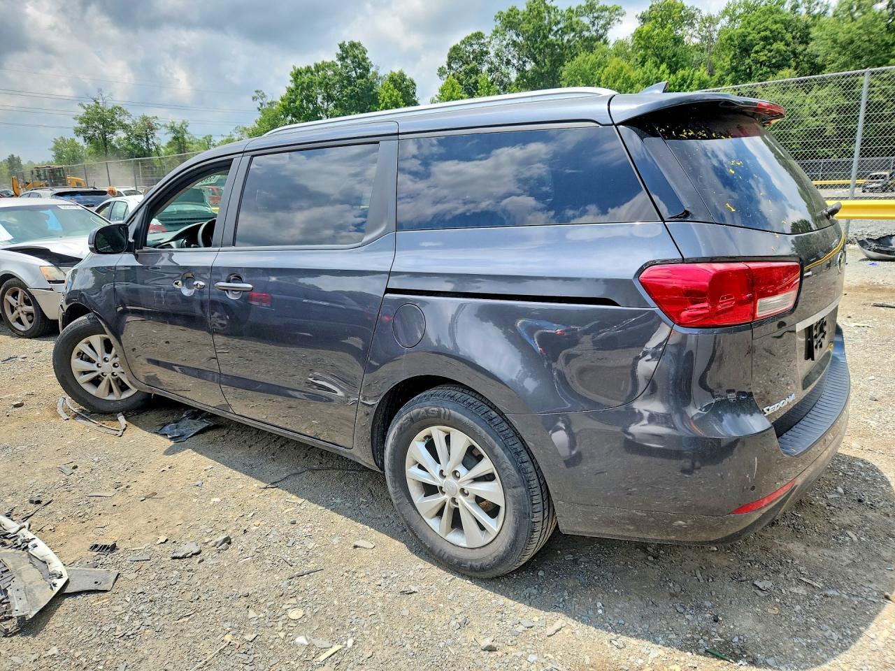 2016 Kia Sedona Lx - Image 2
