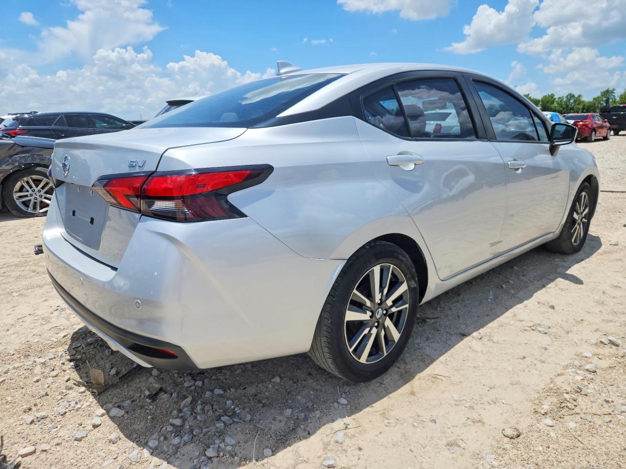 2021 Nissan Versa Sv - Фото 3