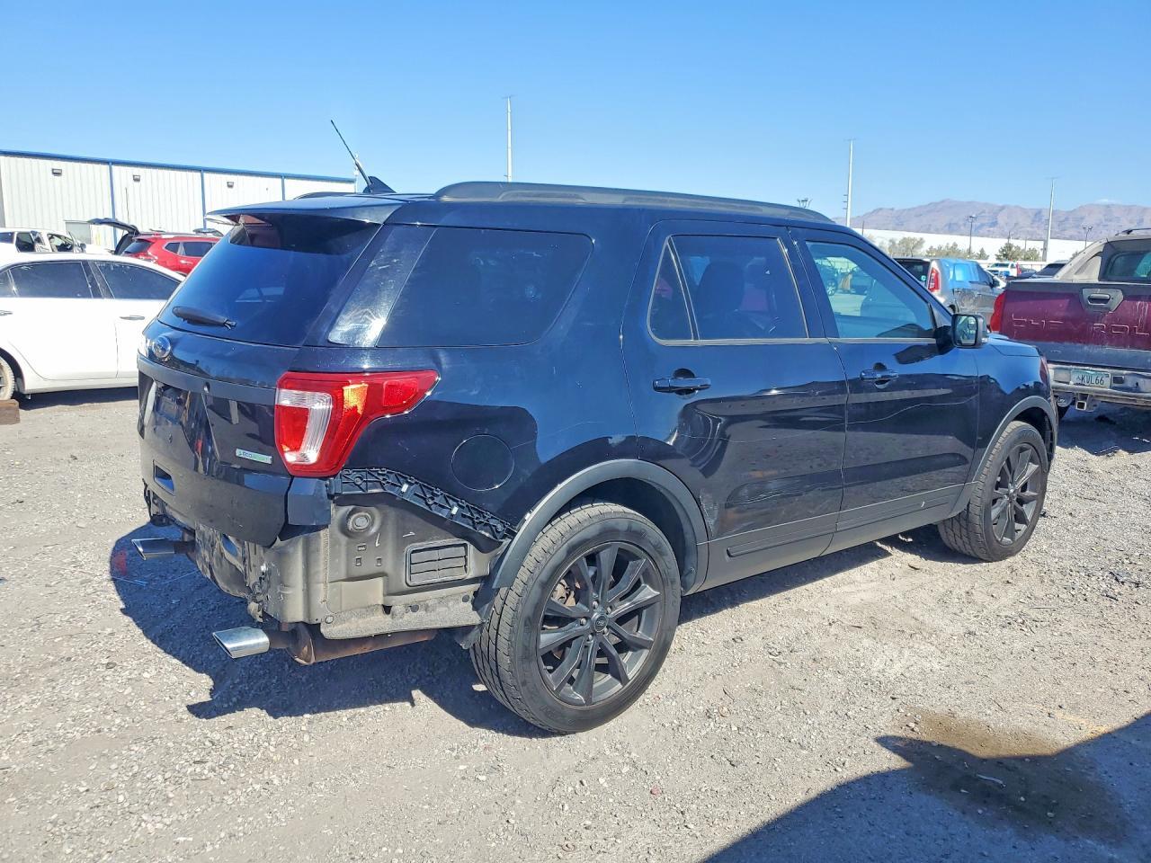 2018 Ford Explorer Xlt - Фото 3