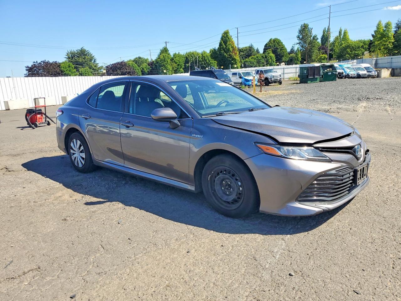 2020 Toyota Camry Le - Фото 4