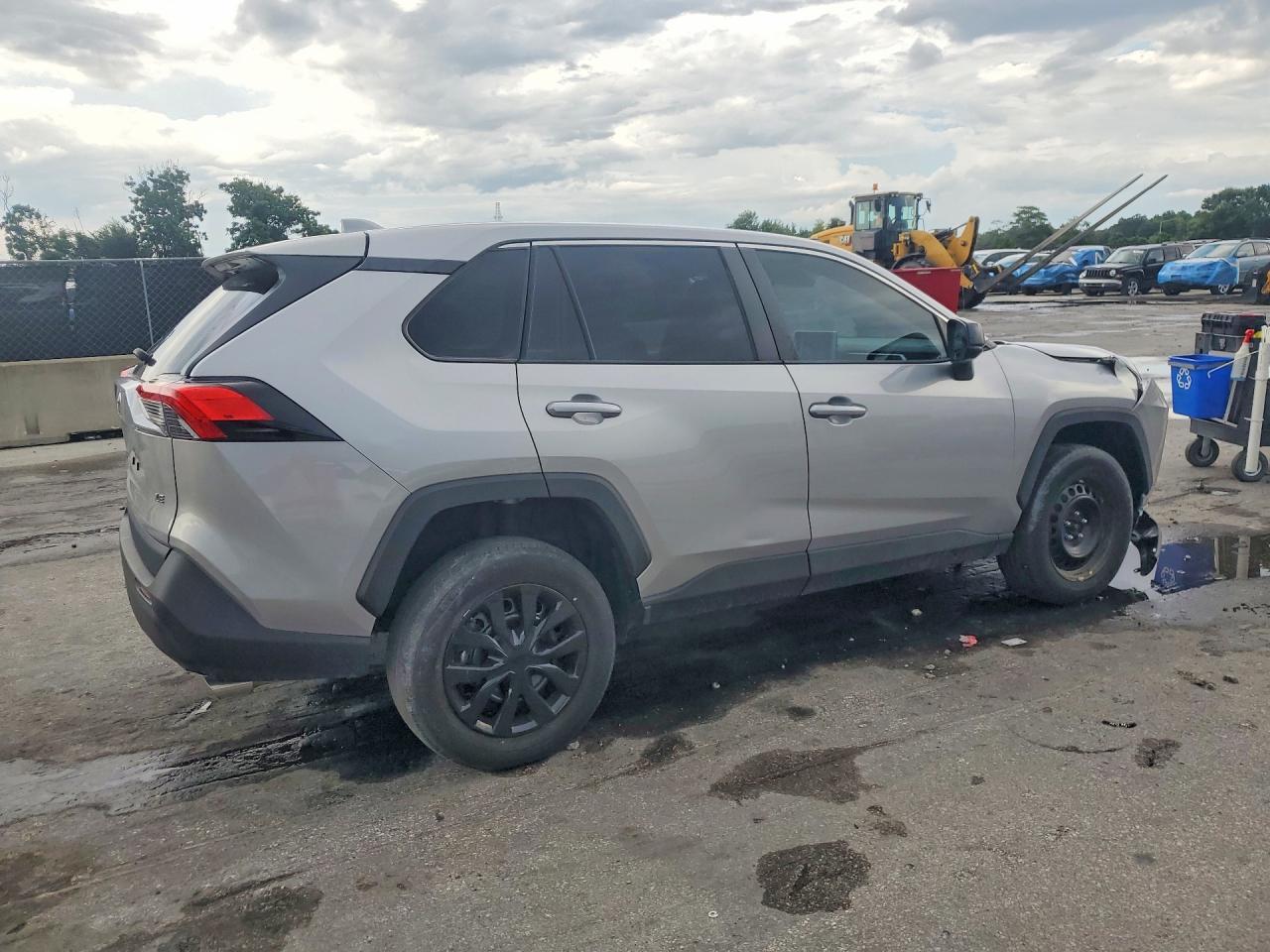 2025 Toyota Rav4 Le - Image 3
