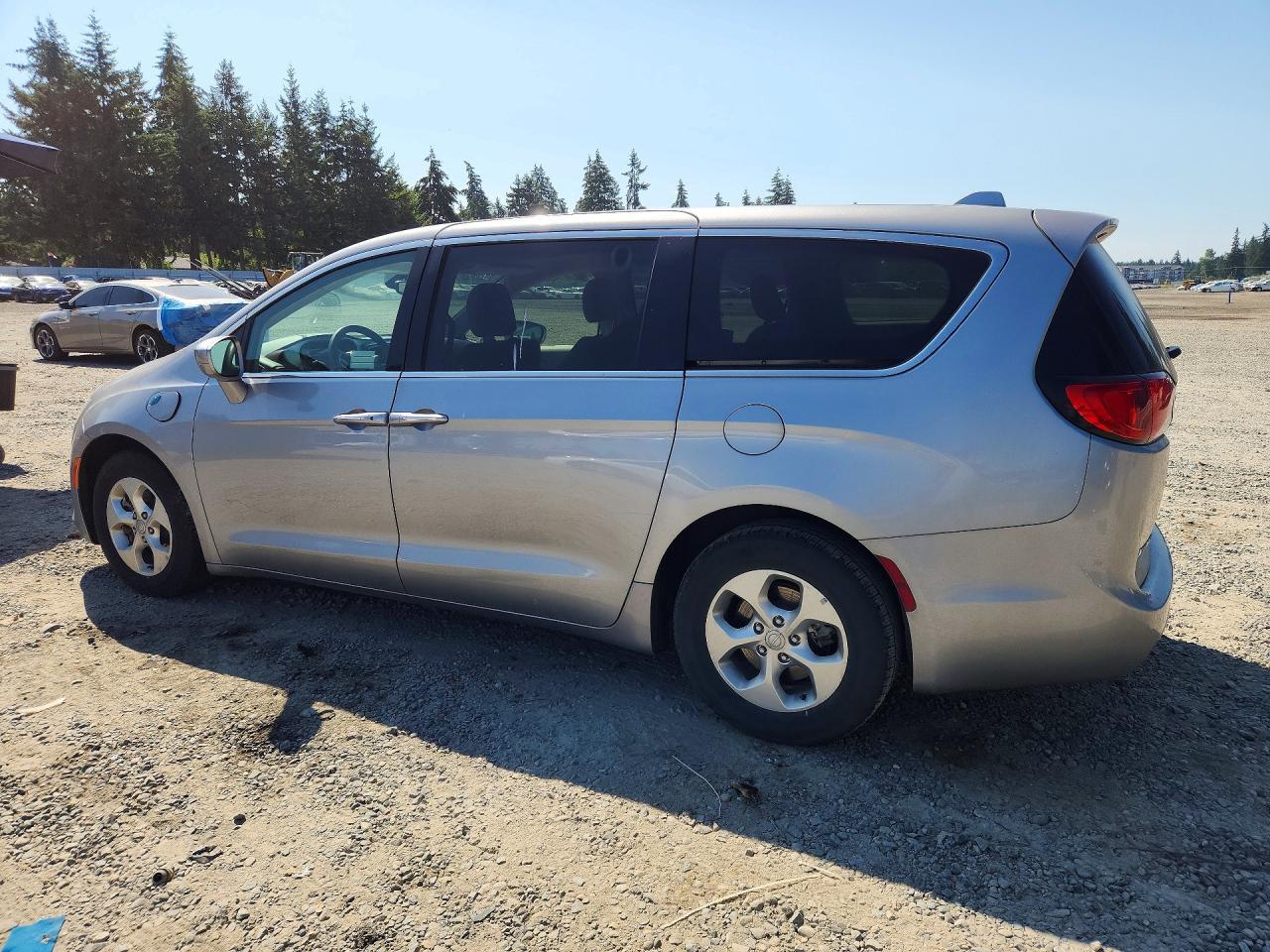 2017 Chrysler Pacifica Hybrid Touring Plus - Фото 2