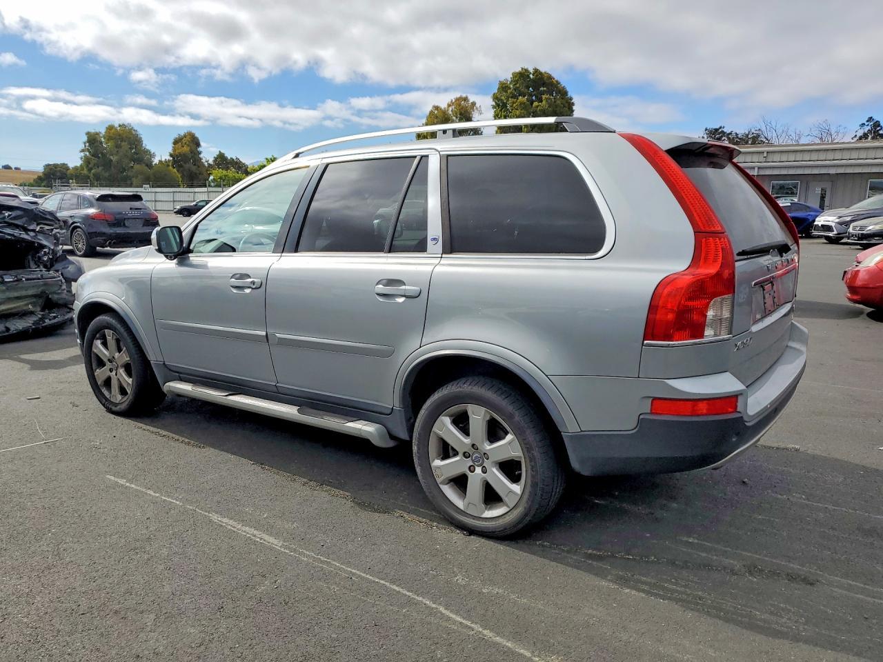 2011 Volvo Xc90 V8 - Image 2