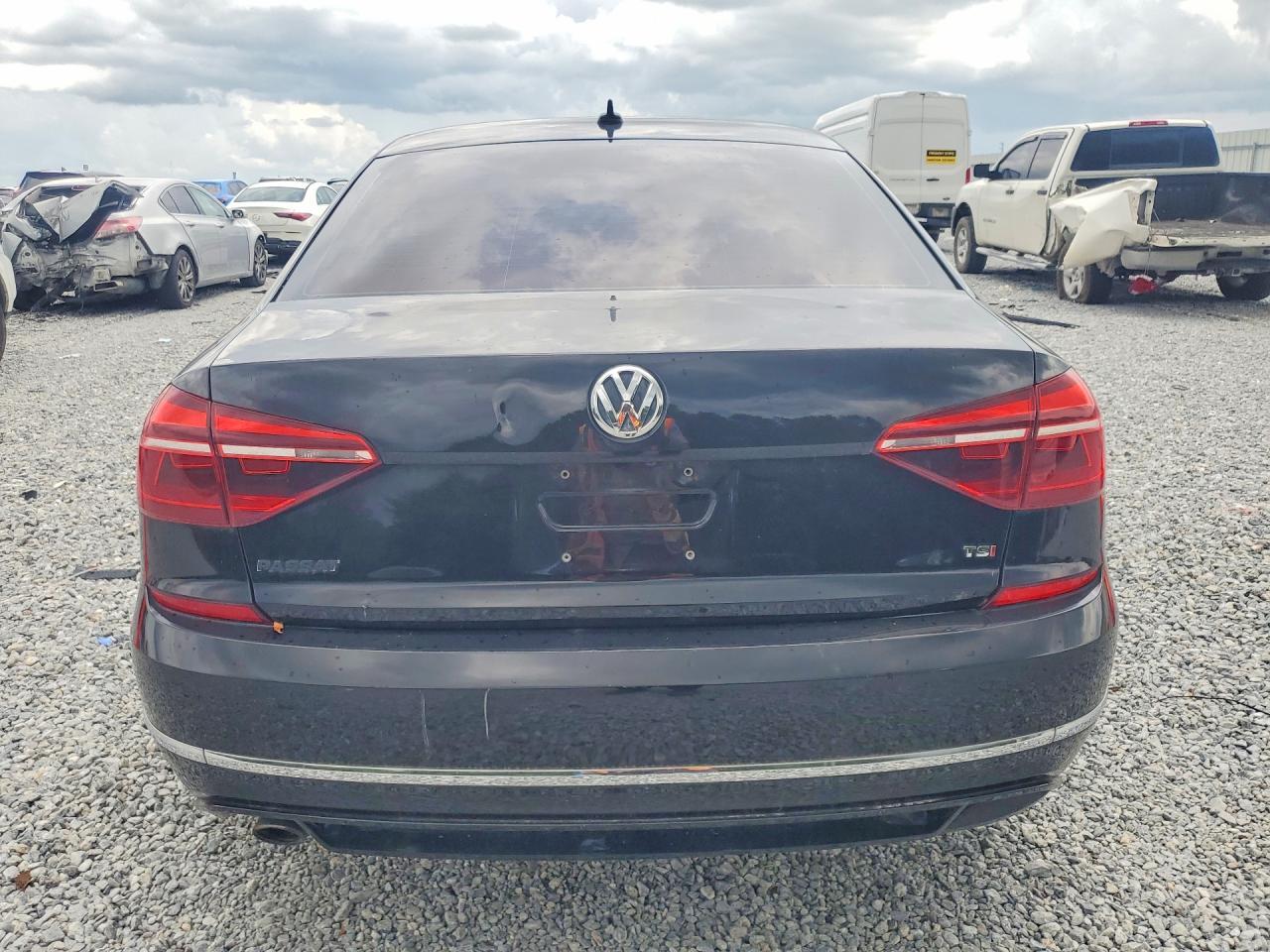 2018 Volkswagen Passat S/R-Line - Фото 6