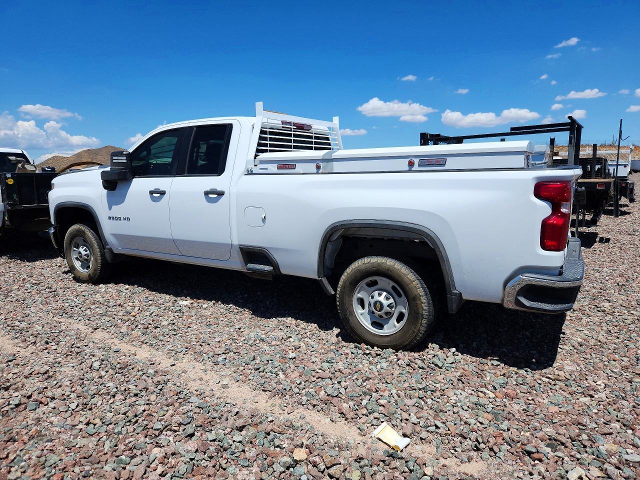 2022 Chevrolet Silverado C2500 Heavy Duty - Фото 2