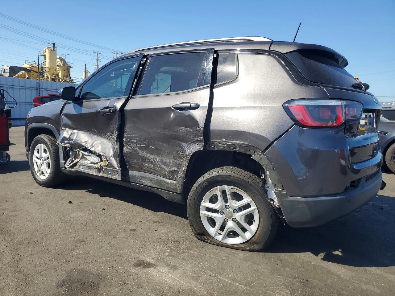 2018 Jeep Compass Sport - Фото 2
