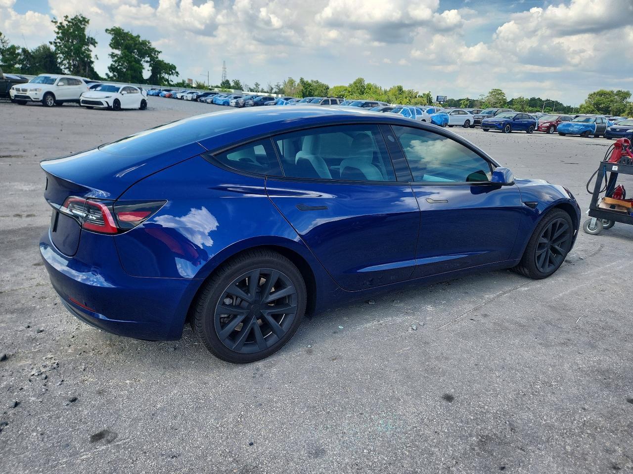 2023 Tesla Model 3 - Фото 3