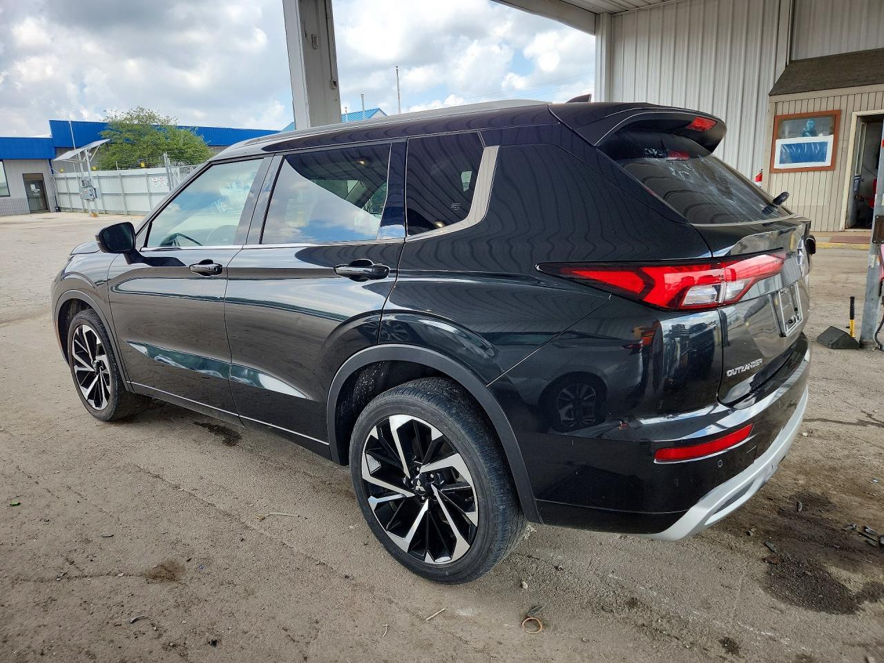 2024 Mitsubishi Outlander Sel - Image 2