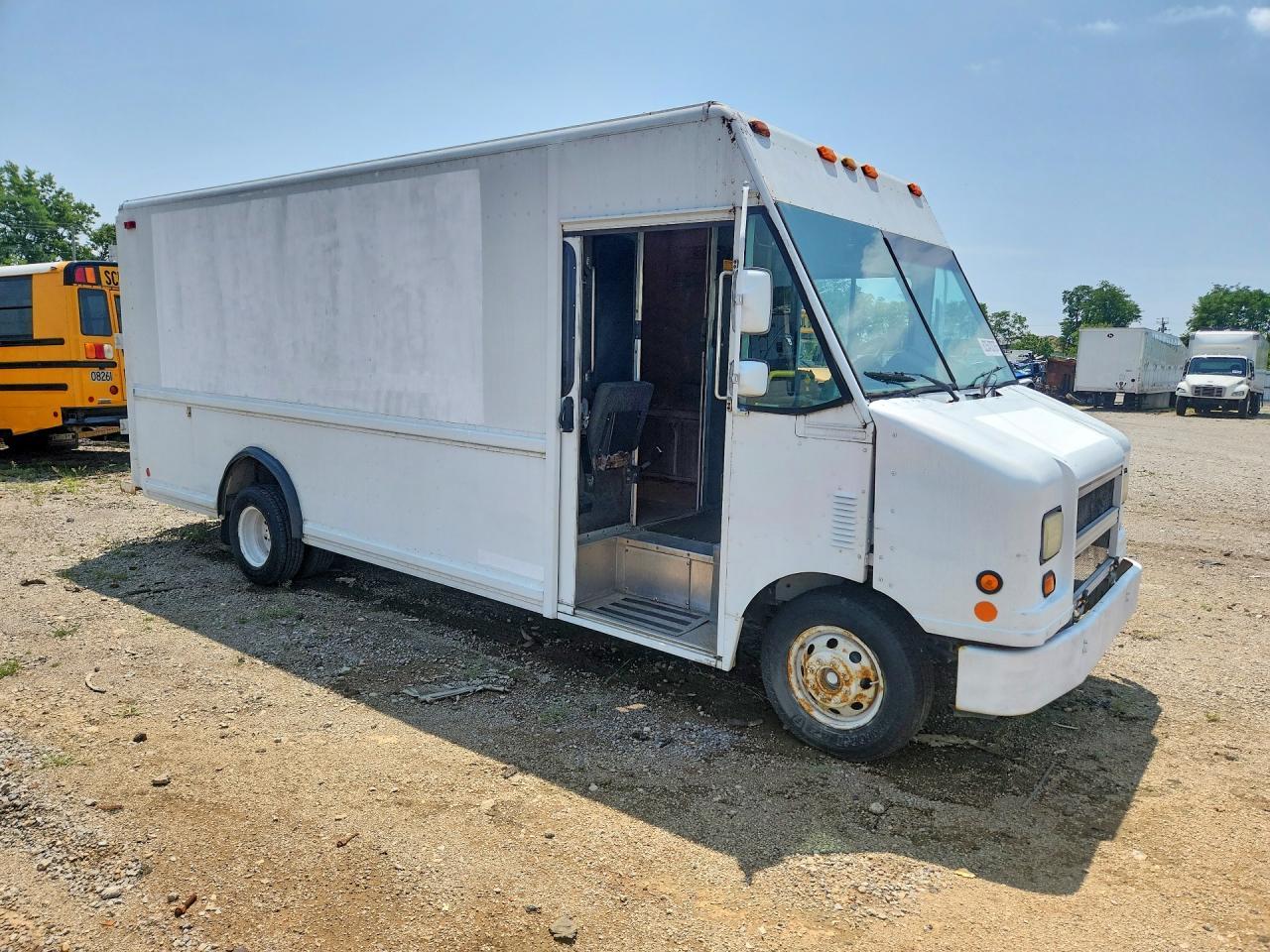 2000 Ford F-59 - Image 4