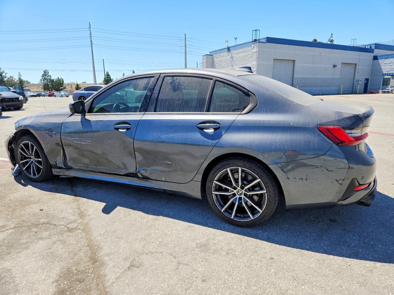 2022 BMW 330I - Фото 2