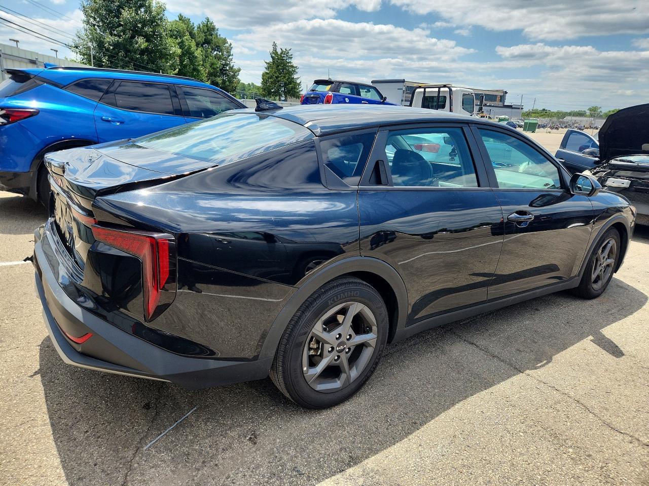 2025 Kia K4 Lxs - Image 3