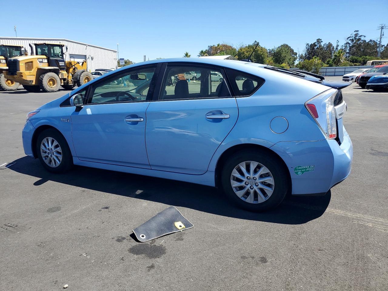 2015 Toyota Prius Plug-In Hybrid Advanced - Фото 2