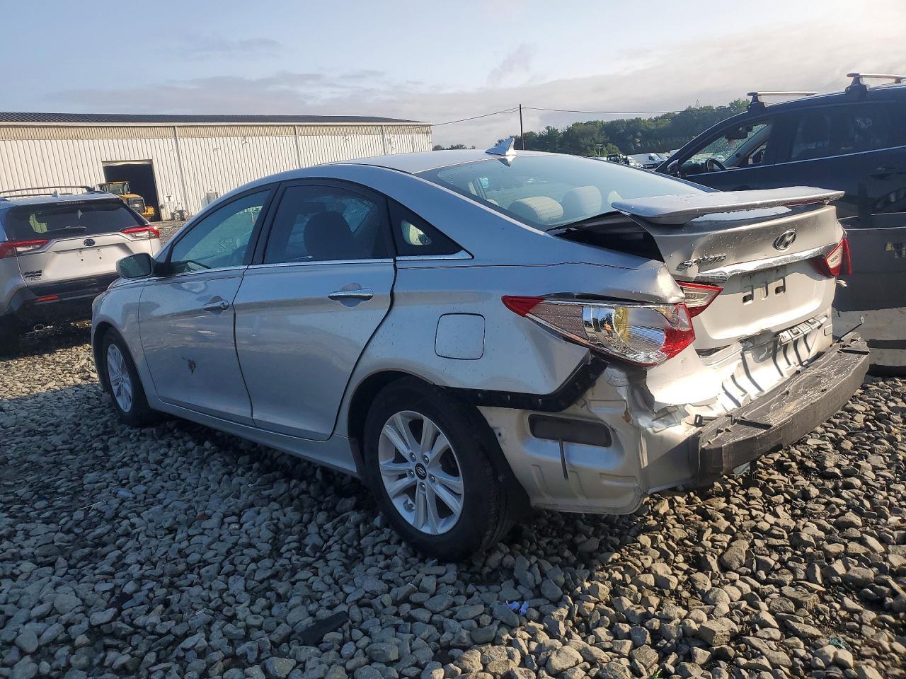 2011 Hyundai Sonata Gls - Image 2