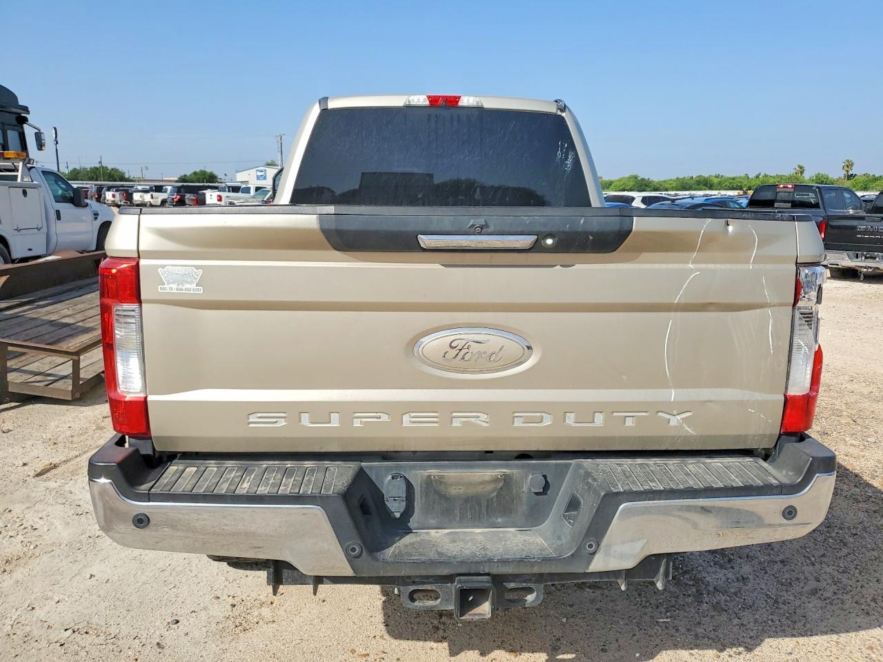2017 Ford F350 Super Duty - Фото 6