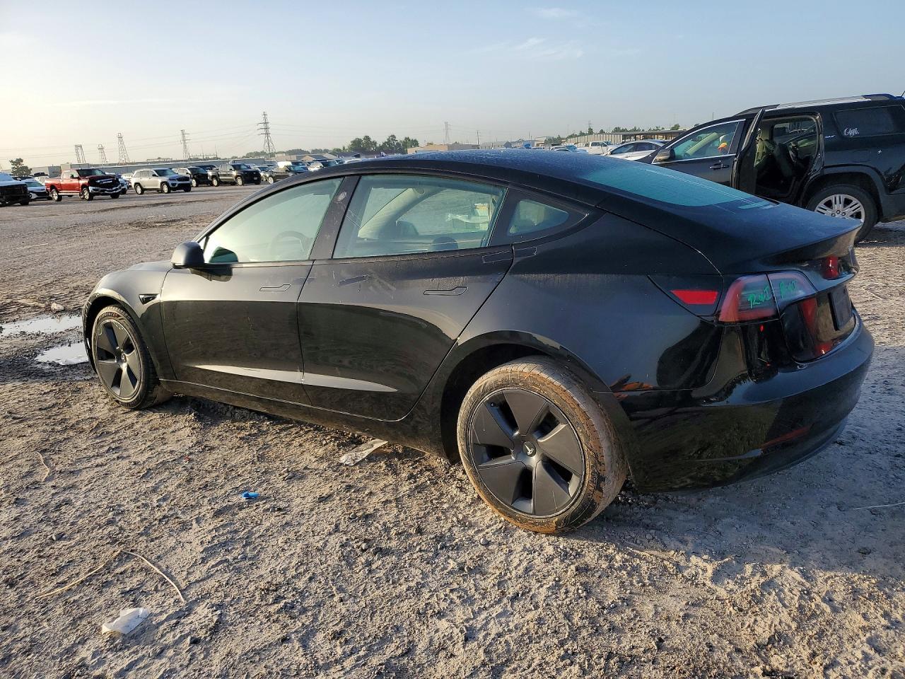 2023 Tesla Model 3 - Фото 2