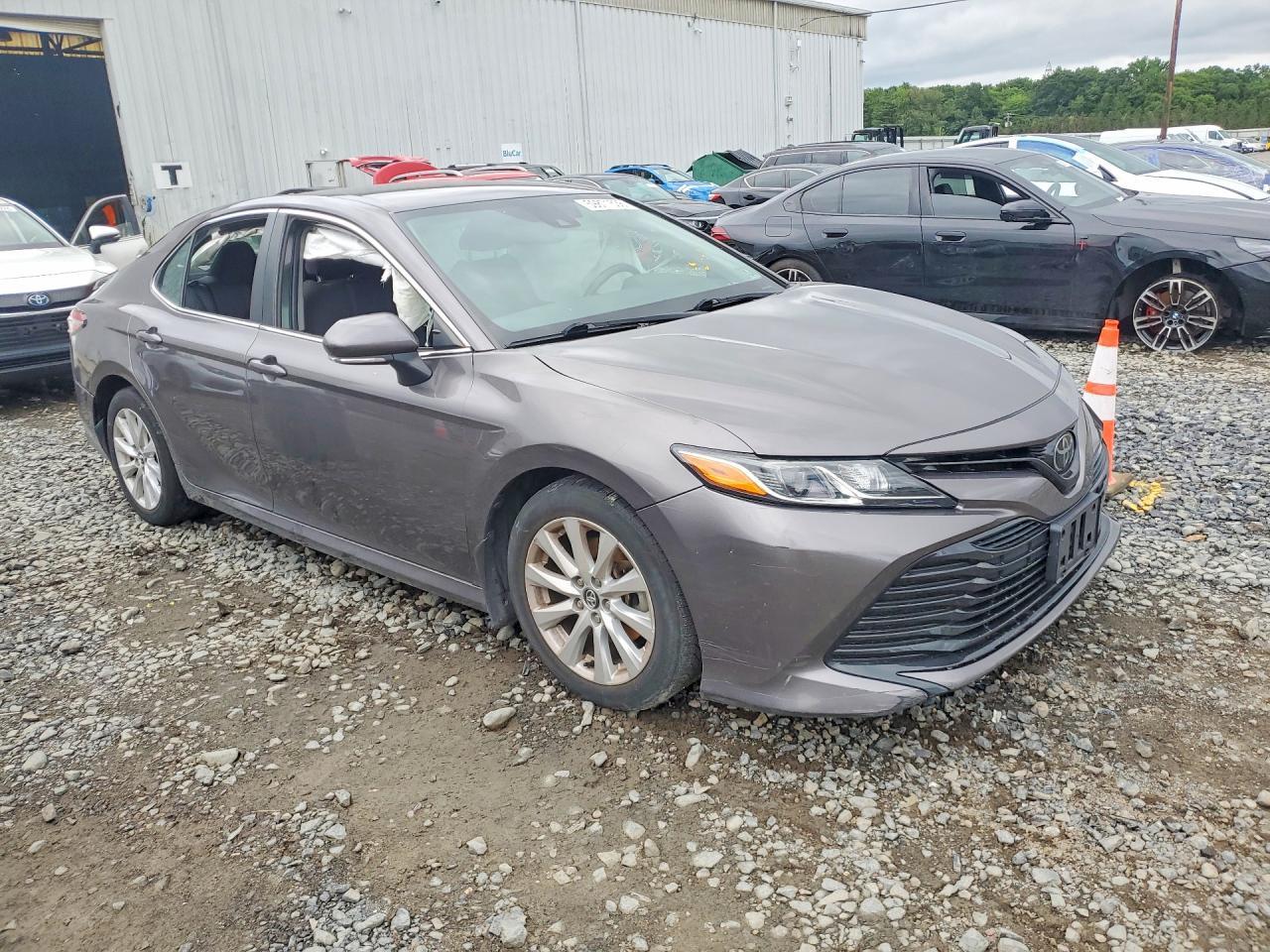 2020 Toyota Camry Le - Фото 4