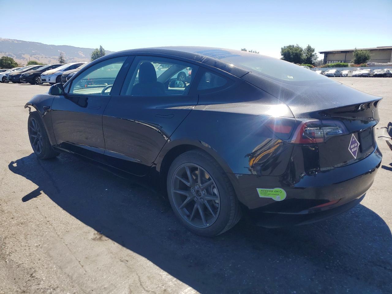 2022 Tesla Model 3 - Фото 2