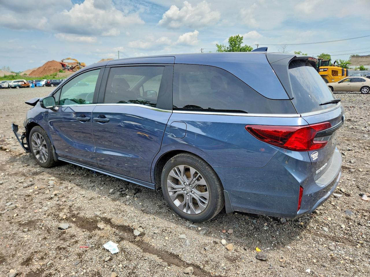 2026 Honda Odyssey Touring - Image 2