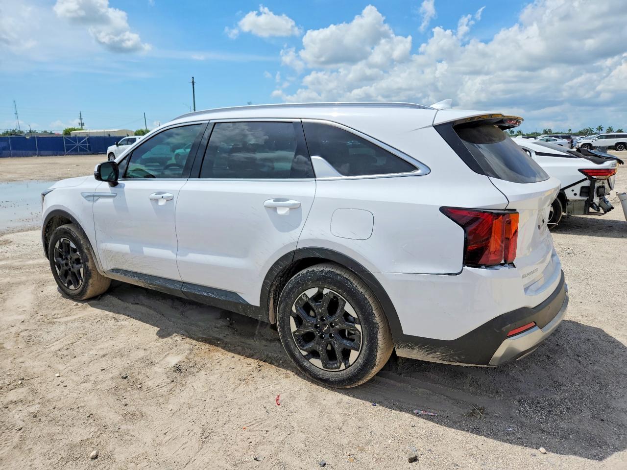 2025 Kia Sorento S - Image 2