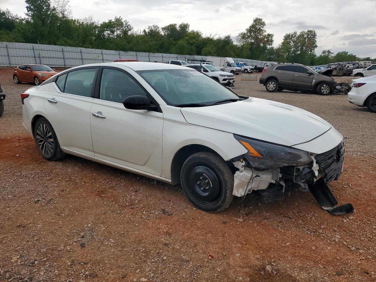2024 Nissan Altima Sv - Image 4