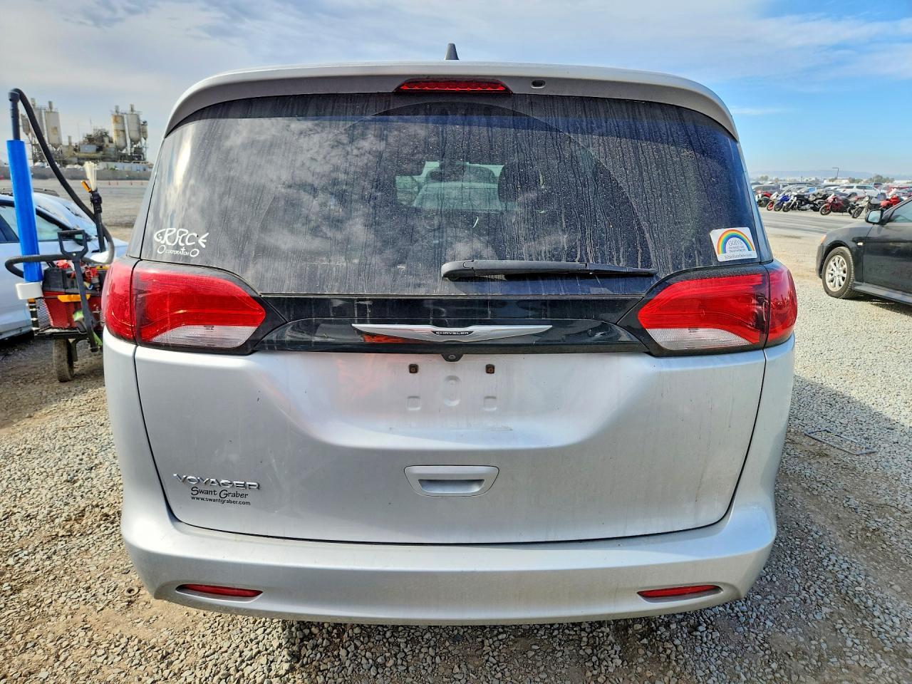 2023 Chrysler Voyager Lx - Image 6