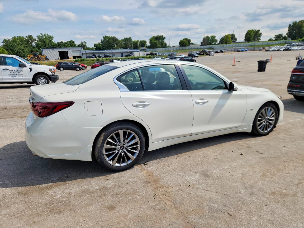 2018 Infiniti Q50 3.0T Luxe - Фото 3
