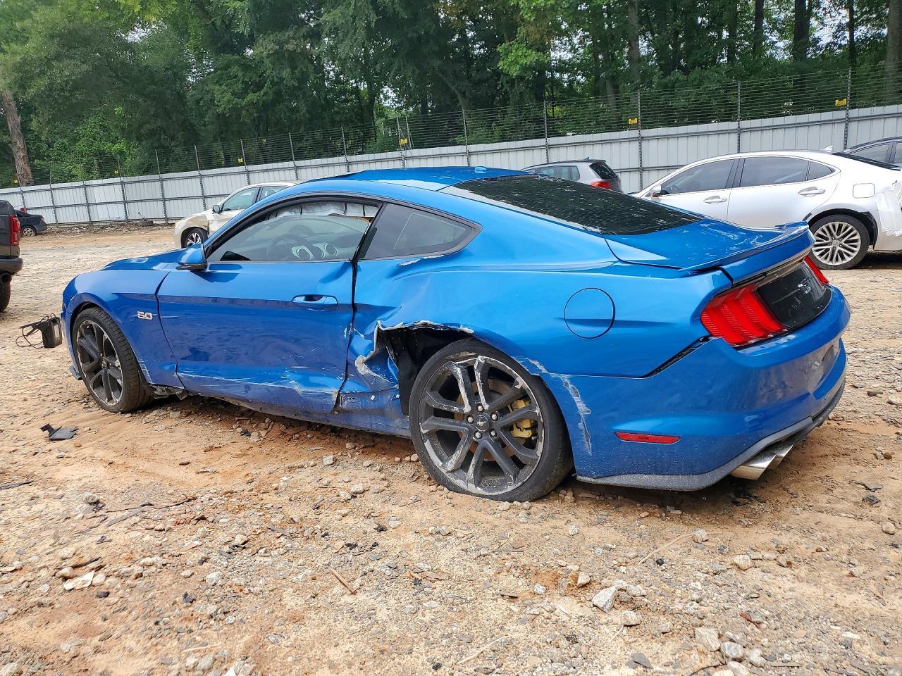 2020 Ford Mustang Gt - Фото 2