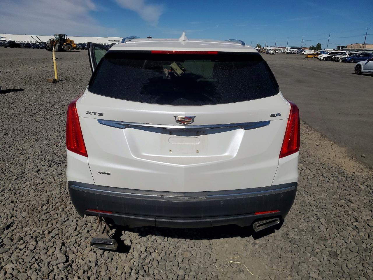 2017 Cadillac Xt5 Premium Luxury - Image 6