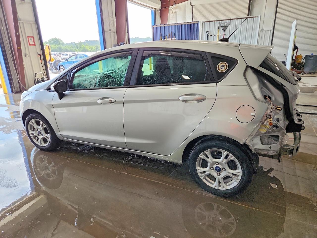 2016 Ford Fiesta Se - Фото 2