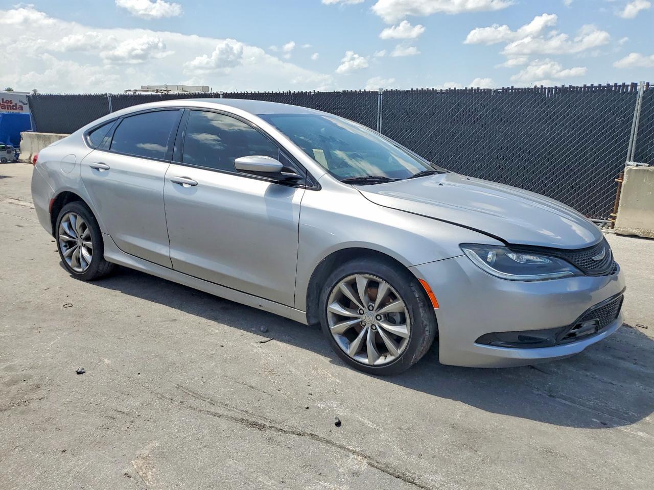 2016 Chrysler 200 S - Фото 4